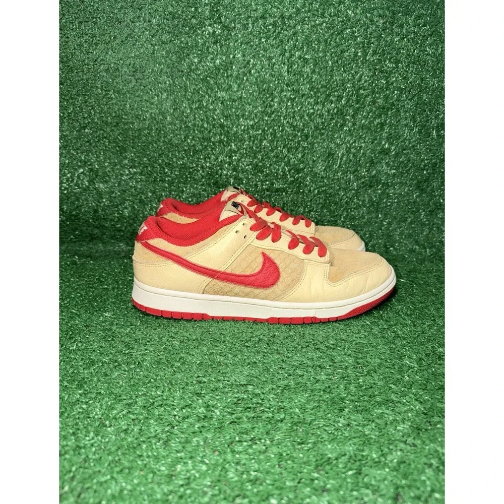 Nike Dunk Low Mens Size 9 Strawberry Waffle Suede Skate Shoes Athletic Sneakers
